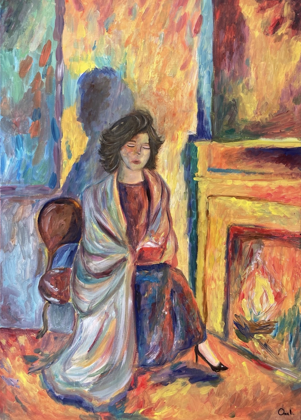 Une femme dans un intérieur vibrant de couleurs chaudes