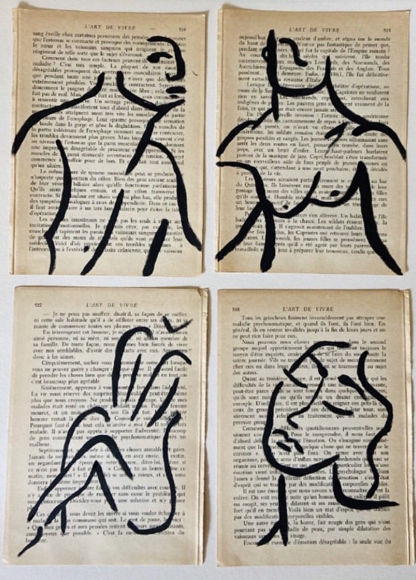 Quatre silhouettes peintes au trait noir sur des pages de livre