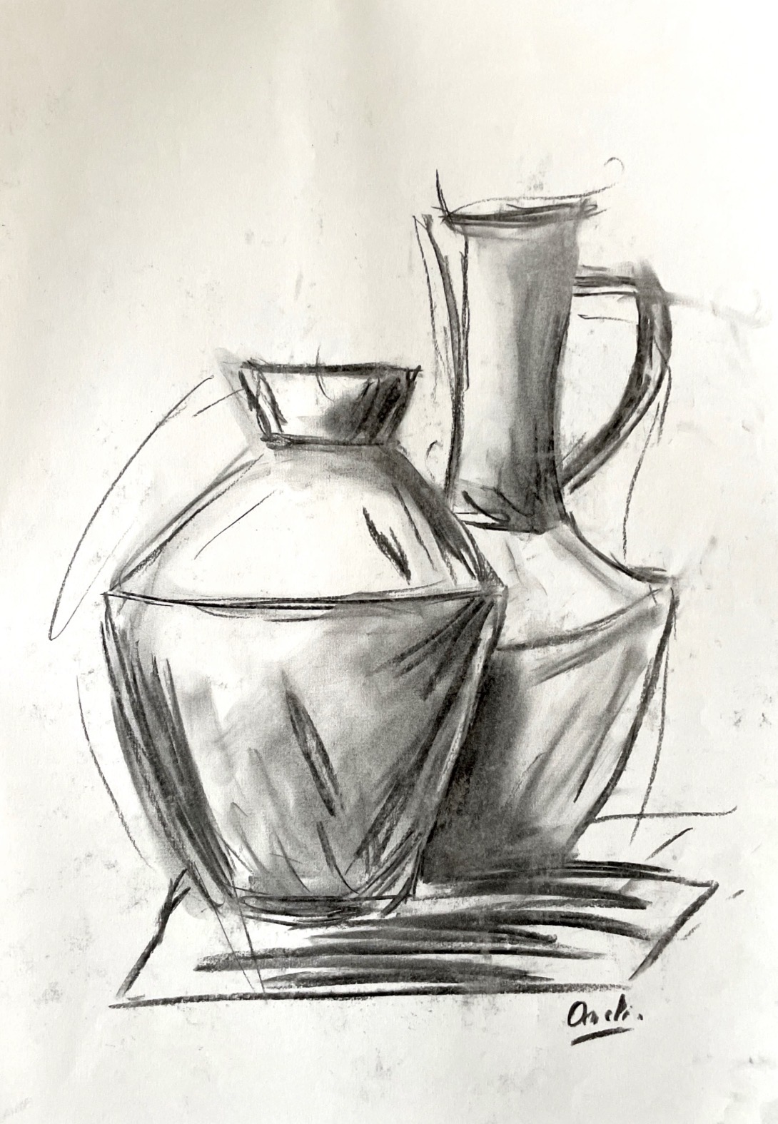 Deux pots en céramique dessinés au fusain