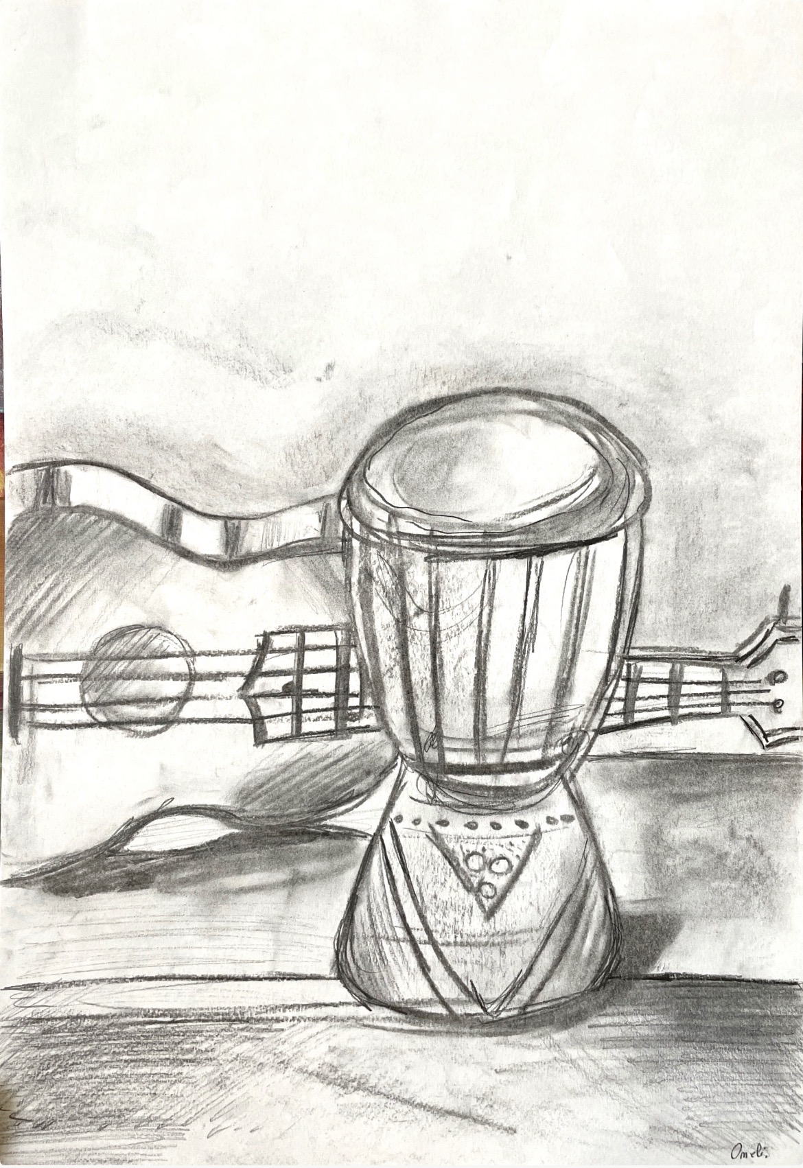 Une guitare et un djembé dessinés au fusain