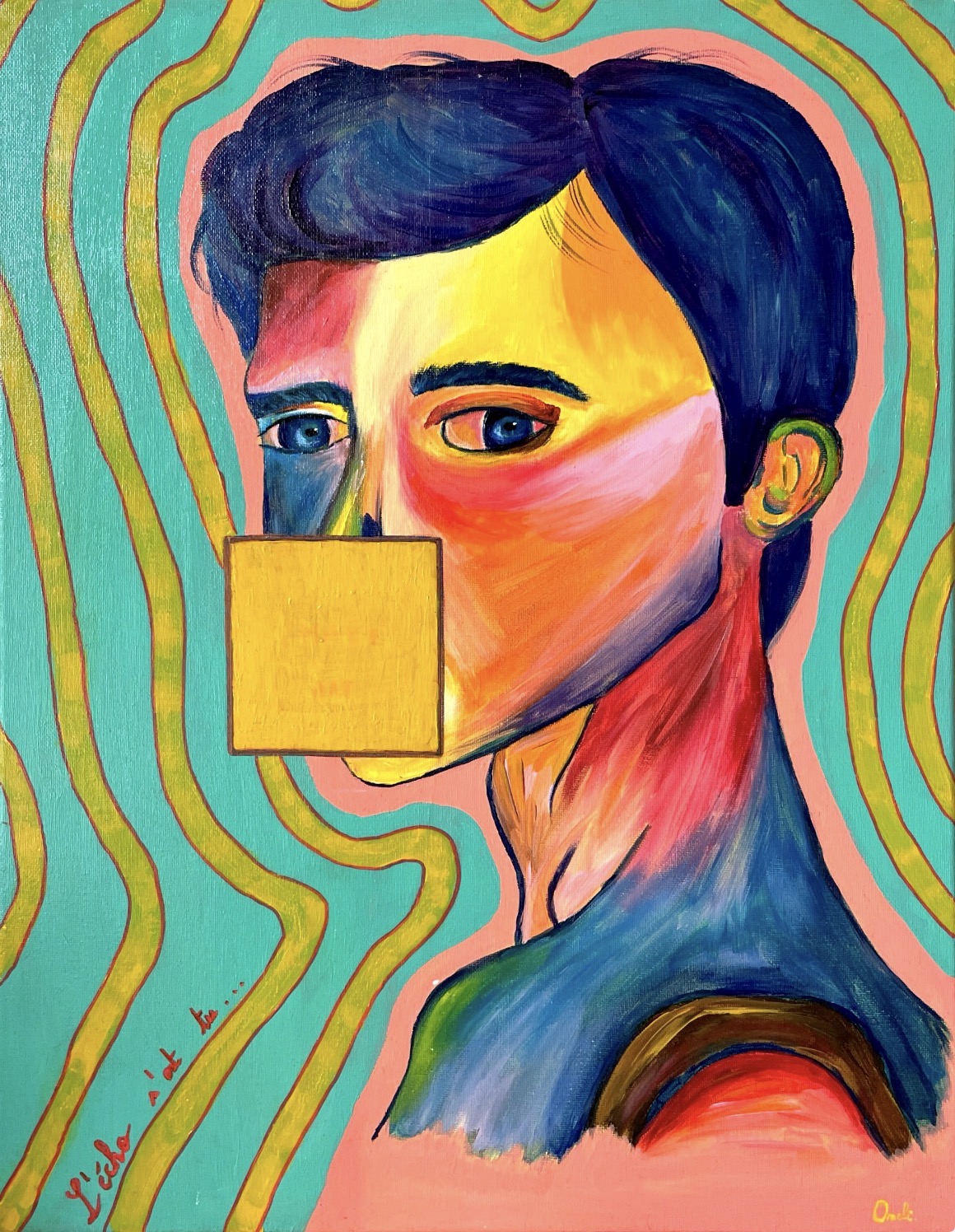 Portrait d’un homme aux cheveux bleus, un carré doré sur la bouche
